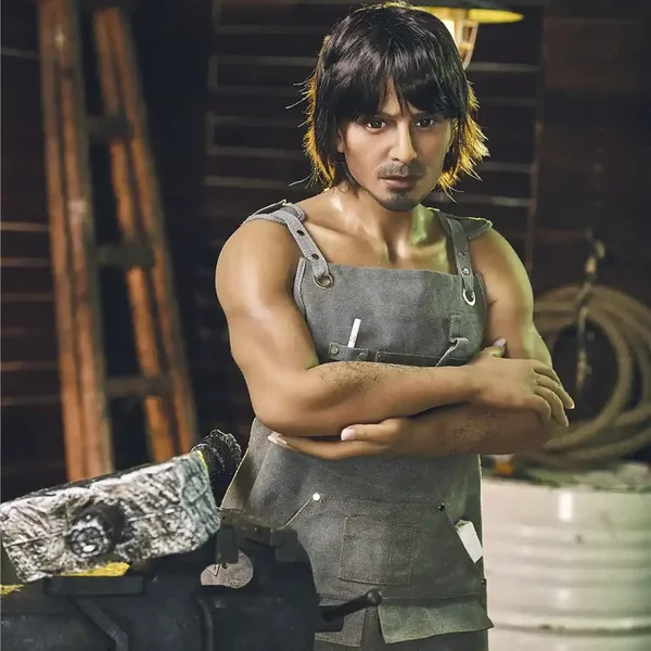 Nicholas B. 5ft 4in | 162cm